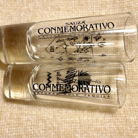 Lot of 2 Suaza Shot Glasses Conmemorativo Natural Gold Tequila Clear VNTG - Picture 1 of 14